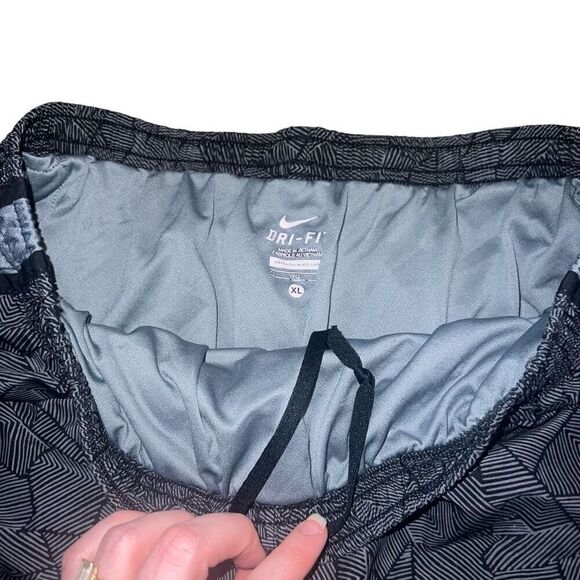 NIKE DRI-FIT Black & Grey Graphic Athletic Drawstring Shorts Size XL - Picture 3 of 6